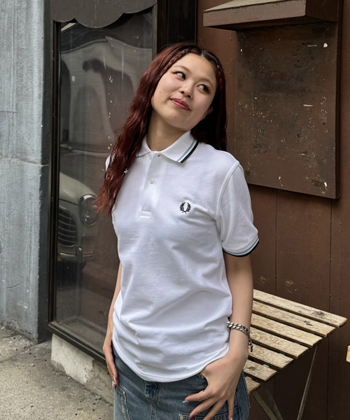 FRED PERRY（フレッドペリー）の「【FRED PERRY/フレッドペリー】TWIN TIPPED FRED PERRY SHIRT：カットソー（Tシャツ/カットソー・レディース・ブラック/ネイビー/ホワイト・MEDIUM/SMALL）」の22枚目の写真