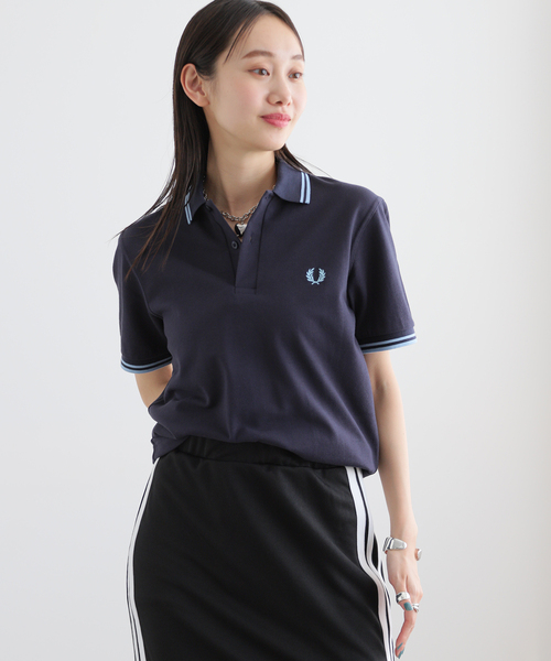 FRED PERRY（フレッドペリー）の「【FRED PERRY/フレッドペリー】TWIN TIPPED FRED PERRY SHIRT：カットソー（Tシャツ/カットソー・レディース・ブラック/ネイビー/ホワイト・MEDIUM/SMALL）」の21枚目の写真
