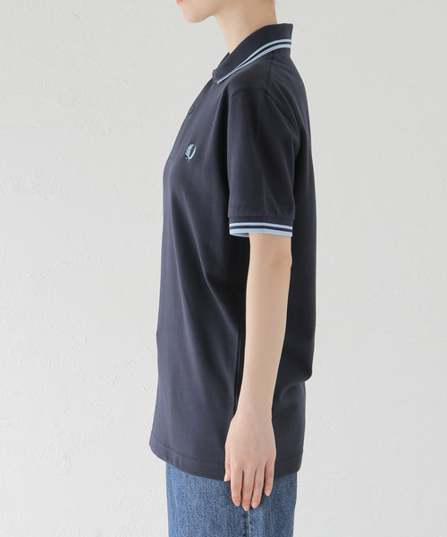 FRED PERRY（フレッドペリー）の「【FRED PERRY/フレッドペリー】TWIN TIPPED FRED PERRY SHIRT：カットソー（Tシャツ/カットソー・レディース・ブラック/ネイビー/ホワイト・MEDIUM/SMALL）」の12枚目の写真
