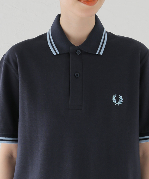 FRED PERRY（フレッドペリー）の「【FRED PERRY/フレッドペリー】TWIN TIPPED FRED PERRY SHIRT：カットソー（Tシャツ/カットソー・レディース・ブラック/ネイビー/ホワイト・MEDIUM/SMALL）」の10枚目の写真
