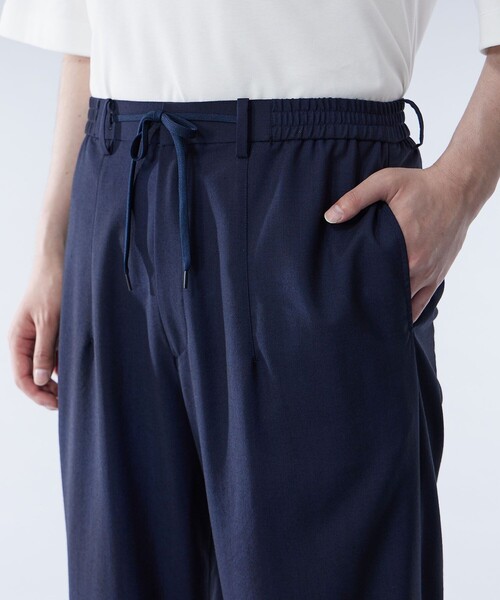 UNITED TOKYO（ユナイテッドトウキョウ）の「URBAN DYED イージーパンツ｜セットアップ着用可能（スラックス・メンズ・ネイビー/オリーブ・1/2）」の6枚目の写真