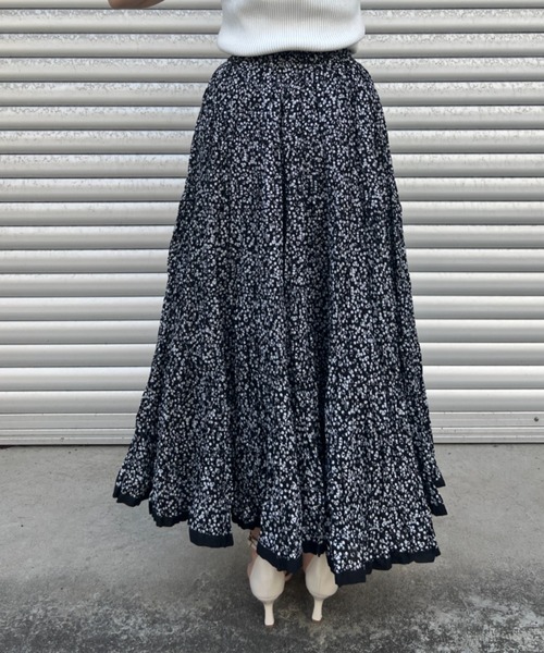 MARIHA(マリハ)の「【MARIHA/マリハ】草原の虹のスカート Spring Berries/Black(スカート・レディース・ブラック・フリー)」の16枚目の写真