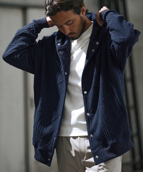 wjk reluxe(ダブルジェーケーリラックス)の「mpa3505-3D cable quilt JQ oversized parka パーカー(パーカー・メンズ・ネイビー/グレイッシュベージュ/グレー・S/M/L)」の3枚目の写真