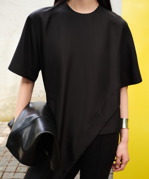 JNBY(ジェーエヌビーワイ)の「Elegant Silk Asymmetrical Top(シャツ/ブラウス・レディース・ブラック・36/38/40)」の12枚目の写真
