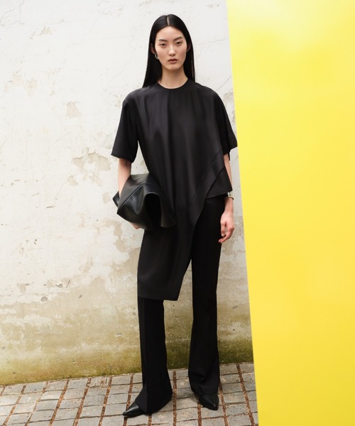 JNBY(ジェーエヌビーワイ)の「Elegant Silk Asymmetrical Top(シャツ/ブラウス・レディース・ブラック・36/38/40)」の11枚目の写真