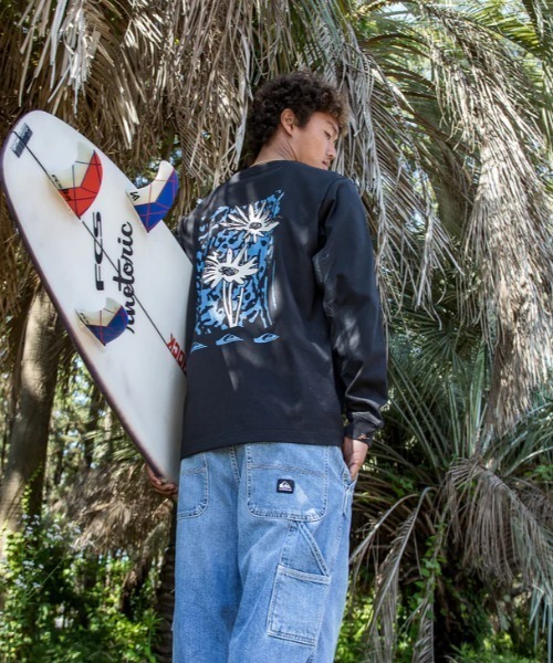 Quiksilver(クイックシルバー)の「CRAZY DAISY LT/クイックシルバーバックプリント長袖ロンT(Tシャツ/カットソー・メンズ・ネイビー/ブラック/ホワイト/ベージュ・LARGE/SMALL/MEDIUM/X-LARGE)」の1枚目の写真