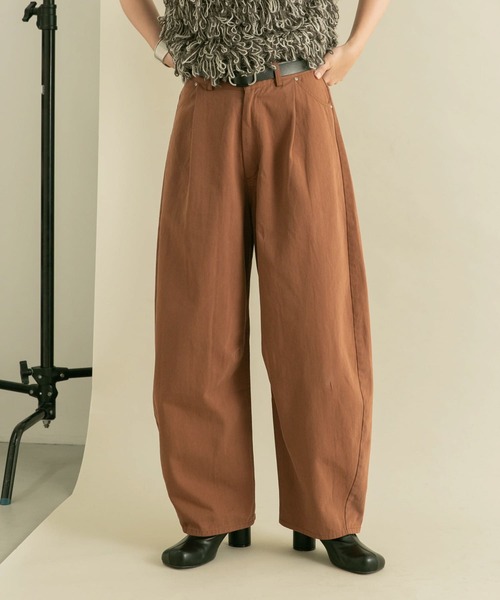 KBF（ケイビーエフ）の「『2サイズ展開』ワンタックコクーンパンツ（その他パンツ・レディース・ブラウン/チャコールグレー・38/36）」の14枚目の写真