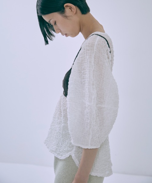 EN NEUME（エンノイム）の「Jacquard Puff Sleeve Top（シャツ/ブラウス・レディース・ブラック/ホワイト/ベージュ・FREE）」の2枚目の写真