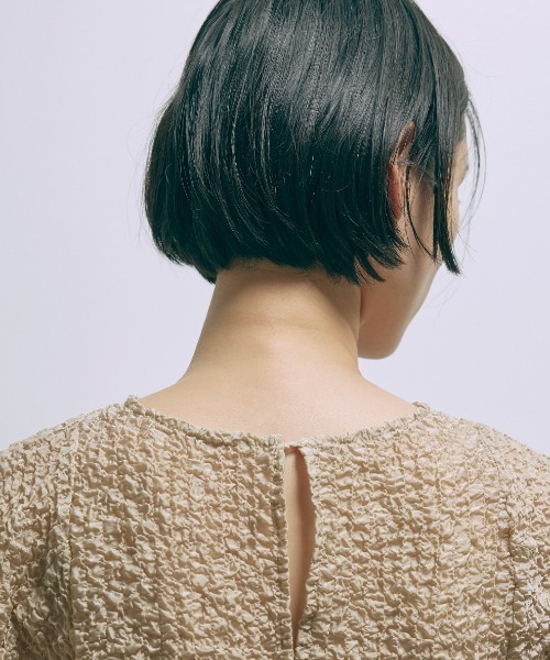 EN NEUME（エンノイム）の「Jacquard Puff Sleeve Top（シャツ/ブラウス・レディース・ブラック/ホワイト/ベージュ・FREE）」の4枚目の写真
