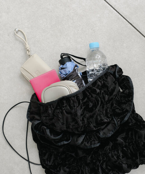 Kastane（カスタネ）の「【4色展開】ベロアシャーリングバッグ（ショルダーバッグ・レディース・グレー/ブラック/ピンク/ブラウン・FREE）」の9枚目の写真