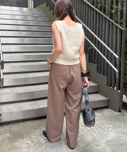 DISCOAT(ディスコート)の「シャギーUネックベスト《WEB限定カラーあり》(ベスト・レディース・アイボリー/チャコールグレー/ブラウン/ネイビー/モカ/キャメル・FREE)」の8枚目の写真