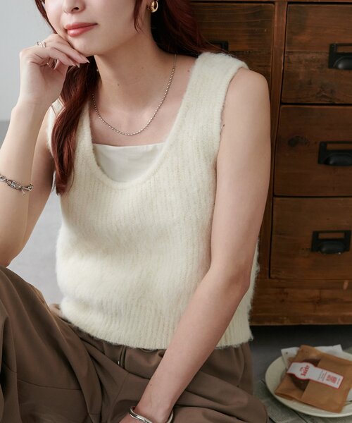 DISCOAT(ディスコート)の「シャギーUネックベスト《WEB限定カラーあり》(ベスト・レディース・アイボリー/チャコールグレー/ブラウン/ネイビー/モカ/キャメル・FREE)」の10枚目の写真