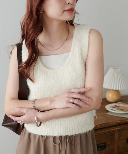 DISCOAT(ディスコート)の「シャギーUネックベスト《WEB限定カラーあり》(ベスト・レディース・アイボリー/チャコールグレー/ブラウン/ネイビー/モカ/キャメル・FREE)」の11枚目の写真