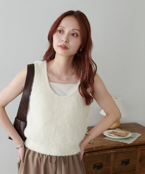 DISCOAT(ディスコート)の「シャギーUネックベスト《WEB限定カラーあり》(ベスト・レディース・アイボリー/チャコールグレー/ブラウン/ネイビー/モカ/キャメル・FREE)」の12枚目の写真