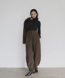 hellam | パイピングカーブパンツ(チノパンツ)