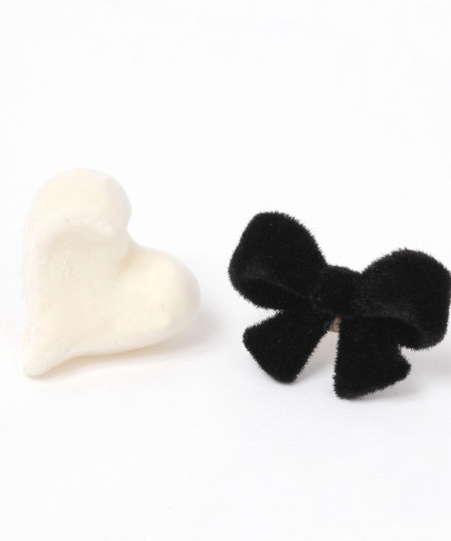 tiny tiny（ティニーティニー）の「モチーフフロッキーピアス[tiny tiny(ティニーティニー)]（ピアス（両耳用）・レディース・ブラック/ホワイト・0）」の4枚目の写真