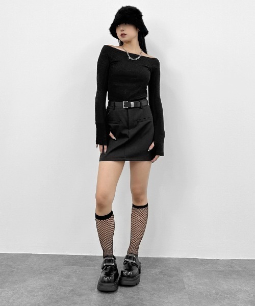 LVEU.(ラブユ.)の「【LVEU.】ラメリブオフショルトップス / トップス ニット ラメ オフショル サムホール フィンガーホール プルオーバー ブラック グレー(ニット/セーター・レディース・ブラック/グレー・FREE)」の11枚目の写真