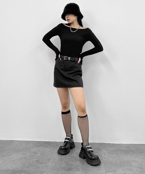 LVEU.(ラブユ.)の「【LVEU.】ラメリブオフショルトップス / トップス ニット ラメ オフショル サムホール フィンガーホール プルオーバー ブラック グレー(ニット/セーター・レディース・ブラック/グレー・FREE)」の13枚目の写真