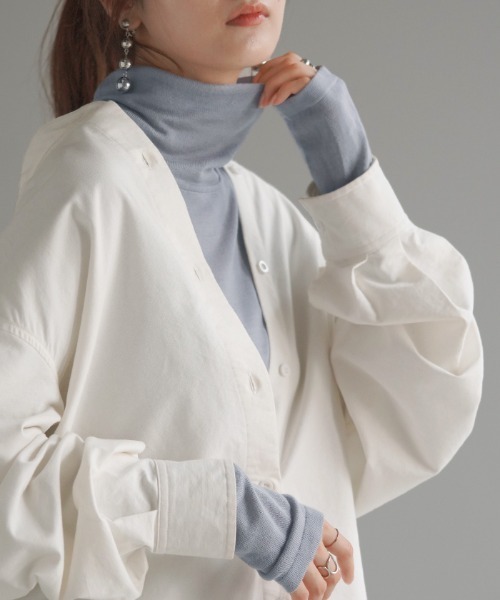 HUG.U(ハグユー)の「『 シルク混 』インナータートル(ニット/セーター・レディース・ブルーグレー/ベージュ/ホワイト/パープル/ブラウン/オレンジ/カーキ/ブラック・M/L/XL)」の13枚目の写真