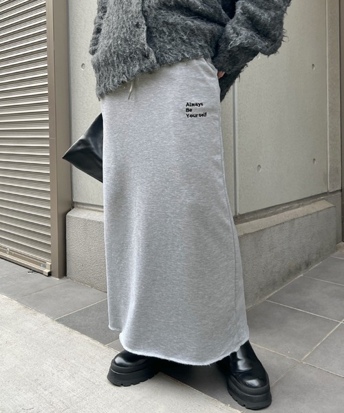 ABYS(アビス)の「ロゴ刺繍裏毛スウエットスカート(スカート・レディース・ブラウン/杢グレー/ブラック・MEDIUM/LARGE)」の1枚目の写真