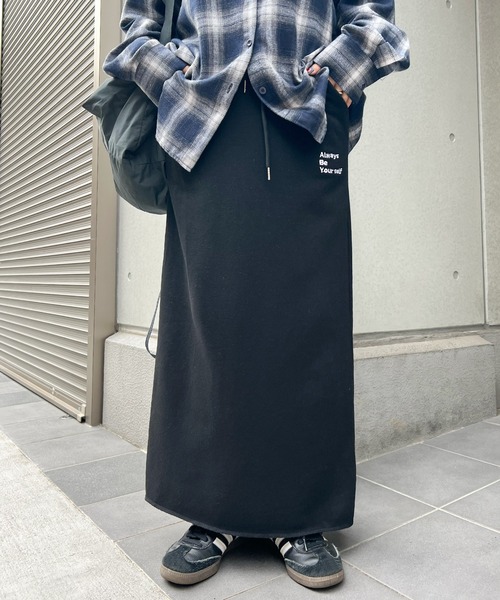 ABYS(アビス)の「ロゴ刺繍裏毛スウエットスカート(スカート・レディース・ブラウン/杢グレー/ブラック・MEDIUM/LARGE)」の3枚目の写真
