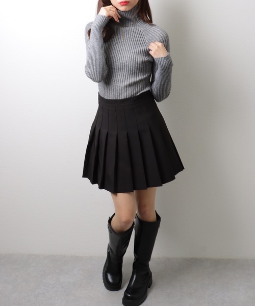 DAYRA(デイラ)の「ソリッドカラー タートルネック リブ ニット プルオーバー(ニット/セーター・レディース・グレイッシュベージュ/ブラック/グレー/ブラウン・FREE/S)」の16枚目の写真