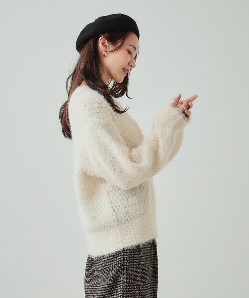 DRESKIP（ドレスキップ）の「◆【高レビュー/S-LL】思わず触れたくなる 大人の透かし編みフェザーニット（ニット/セーター・レディース・オフホワイト/ライトグレー/ピンク系/ライトベージュ/カーキ・01/04/03/02）」の11枚目の写真