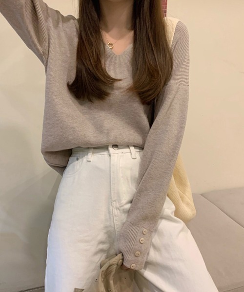 Doux Belle(ドゥーベル)の「Vネック袖ボタンニット(ニット/セーター・レディース・グレイッシュベージュ/アイボリー/ブラック/ブラウン/ホワイト・FREE)」の21枚目の写真