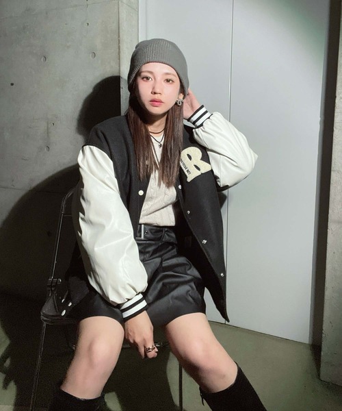 AS KNOW AS plus（アズノゥアズプラス）の「◇バイカラー ワッペンスタジャン（スタジャン・レディース・ベージュ系/ブラック系/ネイビー系・FREE）」の6枚目の写真