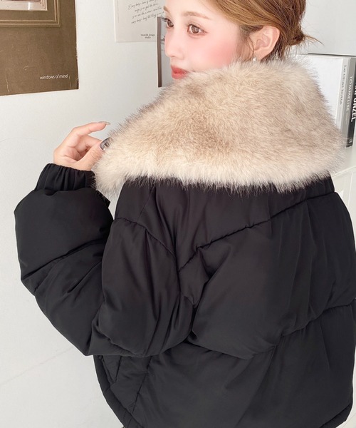 LOULOU select(ルルセレクト)の「ファー付きビックカラーショート丈ファイバーダウンブルゾン(ダウンジャケット/コート・レディース・ブラック/アイボリー・M/L)」の4枚目の写真