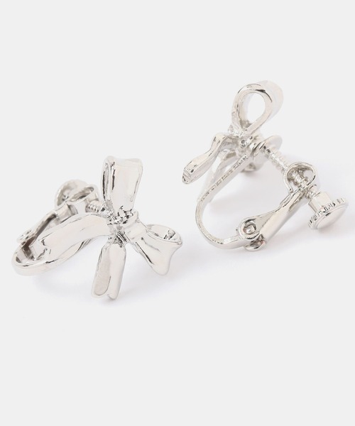 FOREVER 21(フォーエバー トゥエンティーワン)の「リボンイヤリング(イヤリング・レディース・シルバー・FREE)」の2枚目の写真