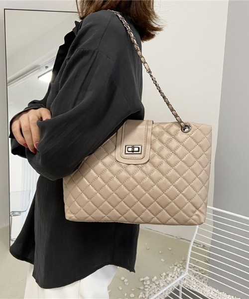 L LABEL（エルラベル）の「キルティングチェーントートバッグ（トートバッグ・レディース・ホワイト/レッド/ベージュ/ブラック・FREE）」の18枚目の写真