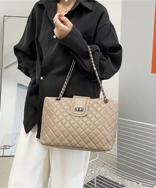 L LABEL（エルラベル）の「キルティングチェーントートバッグ（トートバッグ・レディース・ホワイト/レッド/ベージュ/ブラック・FREE）」の17枚目の写真