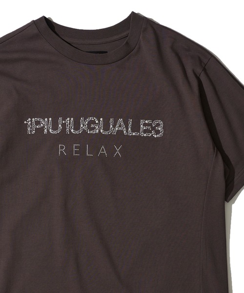 1PIU1UGUALE3  RELAX （ウノピゥウノウグァーレトレ リラックス）の「【1PIU1UGUALE3 RELAX】ラインストーンTシャツ / メタリックロゴTシャツ（Tシャツ/カットソー・メンズ・ホワイト系1/ホワイト系2/グレー系2/ブラック系2/ブラック系1/グレー系1・SMALL/MEDIUM/LARGE/X-LARGE）」の5枚目の写真