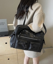 【A4収納可能！】マルチポケット ヴィンテージ風 アイレットベルトショルダーバック