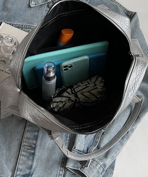 lilful(リルフル)の「【A4収納可能!】マルチポケット ヴィンテージ風 アイレットベルトショルダーバック(ショルダーバッグ・レディース・ブラック/グレー・F)」の20枚目の写真