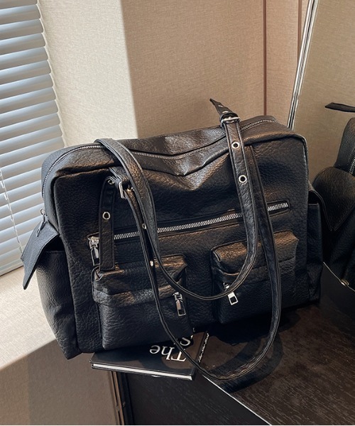 lilful(リルフル)の「【A4収納可能!】マルチポケット ヴィンテージ風 アイレットベルトショルダーバック(ショルダーバッグ・レディース・ブラック/グレー・F)」の14枚目の写真