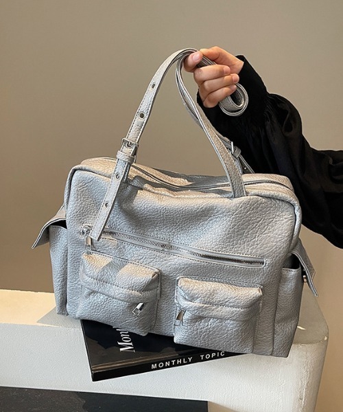 lilful(リルフル)の「【A4収納可能!】マルチポケット ヴィンテージ風 アイレットベルトショルダーバック(ショルダーバッグ・レディース・ブラック/グレー・F)」の11枚目の写真