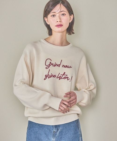 LAKOLE（ラコレ）の「刺繍ロゴニットプルオーバー / 289668（ニット/セーター・レディース・チャコールグレー/オレンジ/ライトグリーン/アイボリー・FREE）」の13枚目の写真