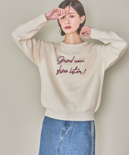 LAKOLE（ラコレ）の「刺繍ロゴニットプルオーバー / 289668（ニット/セーター・レディース・チャコールグレー/オレンジ/ライトグリーン/アイボリー・FREE）」の14枚目の写真