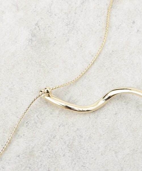 OPAQUE.CLIP（オペークドットクリップ）の「ねじりメタルスライドネックレス（ネックレス・レディース・ゴールド/シルバー・00）」の5枚目の写真
