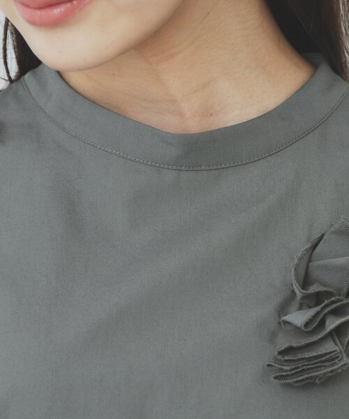 index（インデックス）の「コサージュ付きタックパフブラウス【洗濯機洗い可/イージーアイロン】（シャツ/ブラウス・レディース・チャコールグレー/オフホワイト/サックスブルー・40/38/36/42）」の19枚目の写真