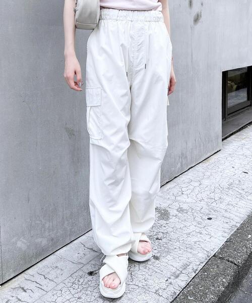 ESSENTIAL ホワイト カーゴパンツ　38 イージーカーゴパンツ（カーゴパンツ）｜INGNI（イング）の