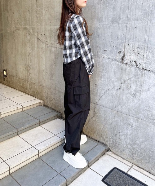 INGNI（イング）の「ニータックカーゴパンツ（カーゴパンツ・レディース・ブラック/カーキ/アイボリー/ピンク/グレー・FREE）」の12枚目の写真