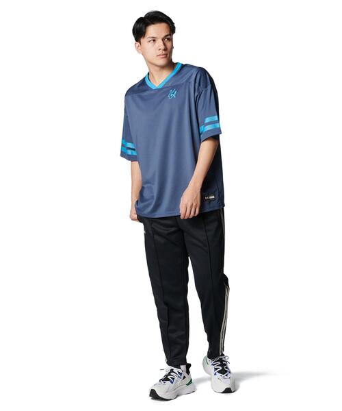 UNDER ARMOUR(アンダーアーマー)の「UAメッシュ ユニフォーム Tシャツ(ライフスタイル/メンズ)(Tシャツ/カットソー・メンズ・チャコールグレー・XL/L/M/S/2XL/3XL)」の3枚目の写真