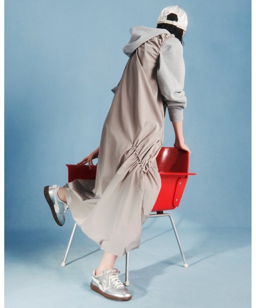 PUMA（プーマ）の「【emmi×PUMA】PALERMO PREMIUM（スニーカー・レディース・シルバー・22.5cm/23cm/23.5cm/24cm/24.5cm/25cm/28.5cm/28cm/27.5cm/27cm/26.5cm/26cm/25.5cm）」の7枚目の写真