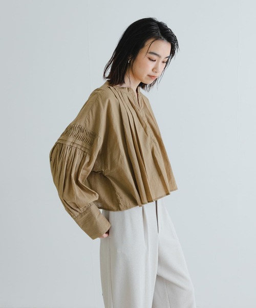 URBAN RESEARCH（アーバンリサーチ）の「コットンボイルタックショートシャツ（シャツ/ブラウス・レディース・オフホワイト/ベージュ/ブラック・FREE）」の22枚目の写真