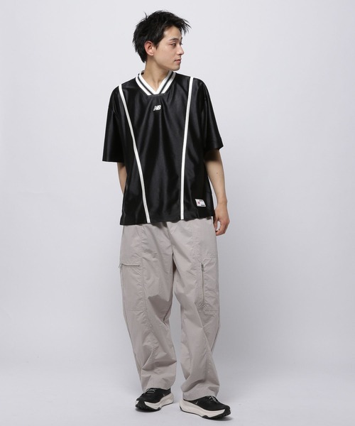 NEW BALANCE(ニューバランス)の「【New Balance(ニューバランス)】Hoops ショートスリーブシューティングトップ(Tシャツ/カットソー・メンズ・ブラック・LARGE)」の2枚目の写真