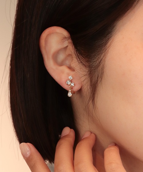 NOIR DE POUPEE（ノワールドプーペ）の「crystal bijou スイングペアシェイプイヤリング（イヤリング・レディース・ゴールド・FREE）」の2枚目の写真