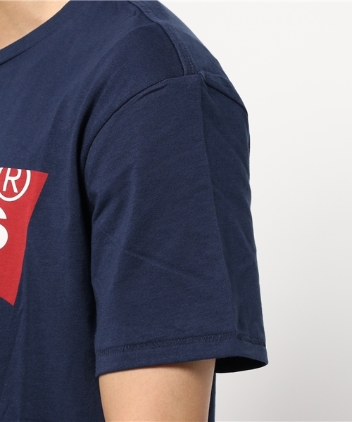 Levi's(リーバイス)の「バットウィングTシャツ ネイビー(Tシャツ/カットソー・メンズ・ネイビー・SMALL/LARGE/MEDIUM/X-SMALL/X-LARGE/XX-LARGE)」の4枚目の写真